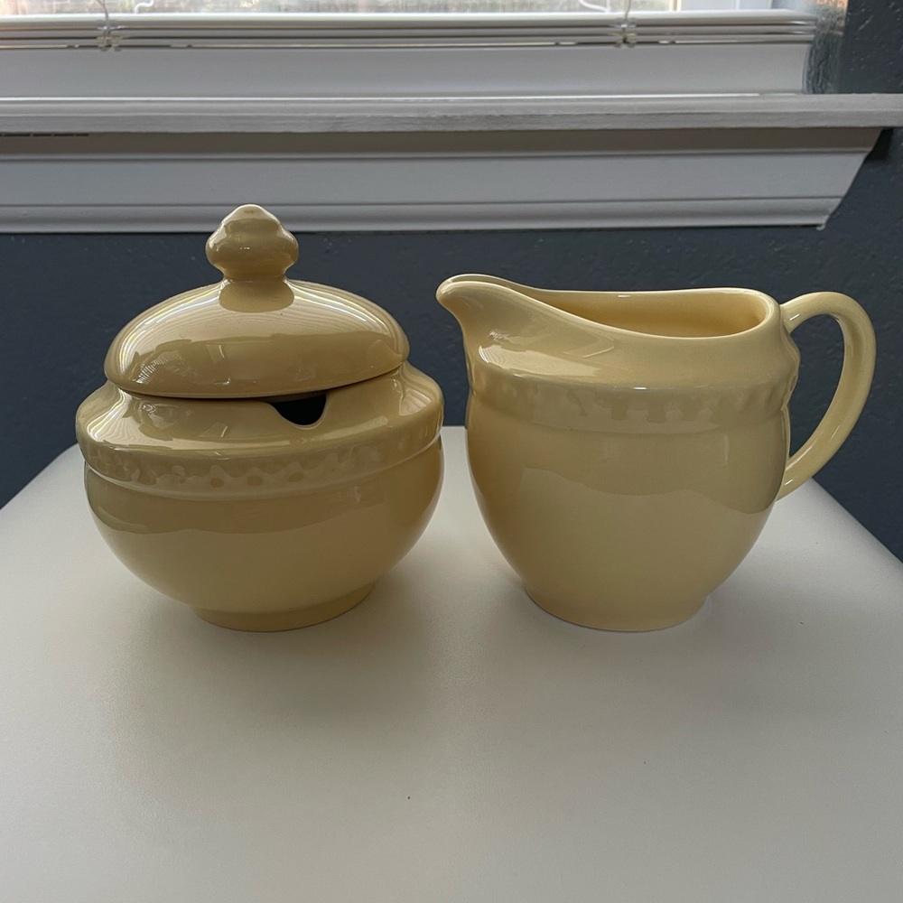 Elegant Cream Sugar Bowl and Creamer Set